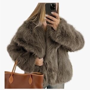 Luxurious Faux Fur Coat - Gray/Brown